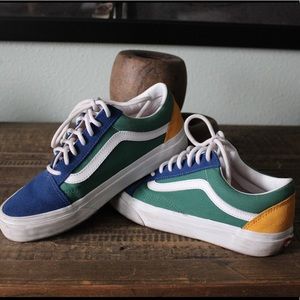 Yacht Club Vans